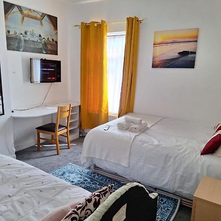 12 Cornwallis Lodge Family Room 1 Stoke-on-Trent Ngoại thất bức ảnh