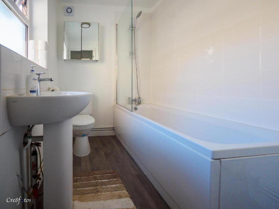 12 Cornwallis Lodge Family Room 1 Stoke-on-Trent Ngoại thất bức ảnh