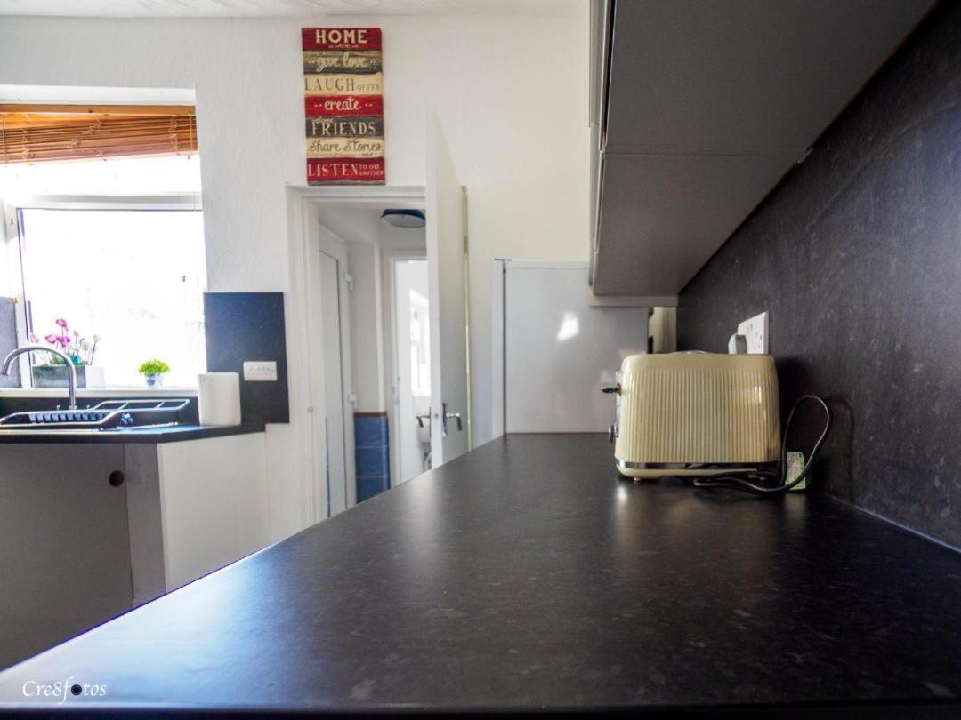 12 Cornwallis Lodge Family Room 1 Stoke-on-Trent Ngoại thất bức ảnh