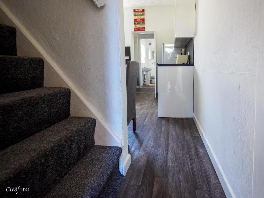 12 Cornwallis Lodge Family Room 1 Stoke-on-Trent Ngoại thất bức ảnh