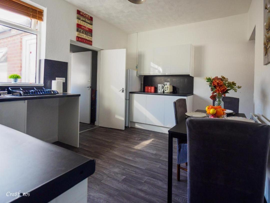 12 Cornwallis Lodge Family Room 1 Stoke-on-Trent Ngoại thất bức ảnh